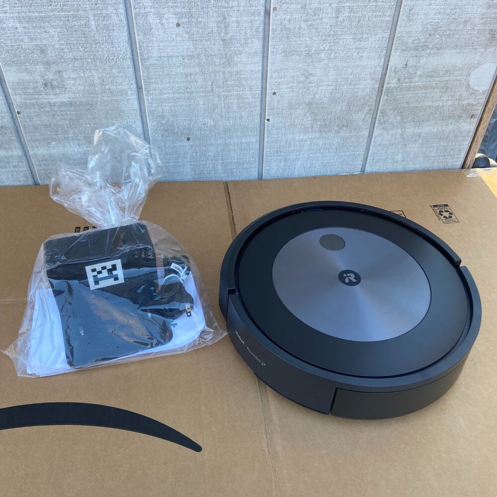 iRobot Roomba J7 WiFi Connected Smart Mapping Robot Cleaner Vacuum Exc Cond!